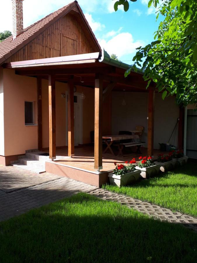 Evelyn Apartman Hajdúszoboszló Exterior foto